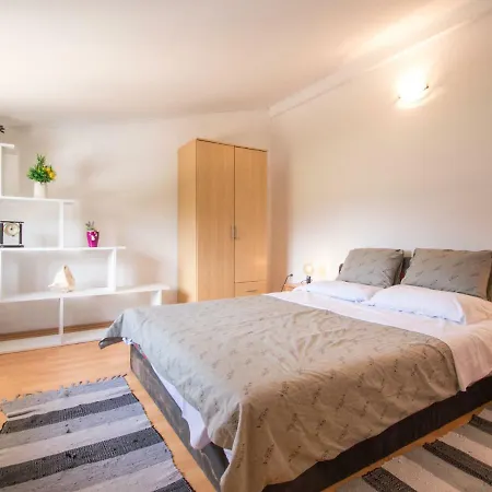 Veky Apartment *
